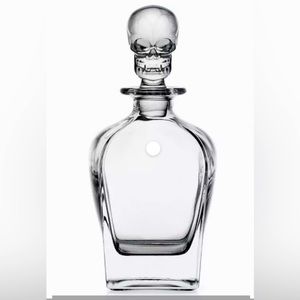 NWT Godinger Skullery Crystal Decanter with beautiful skull crystal topper
